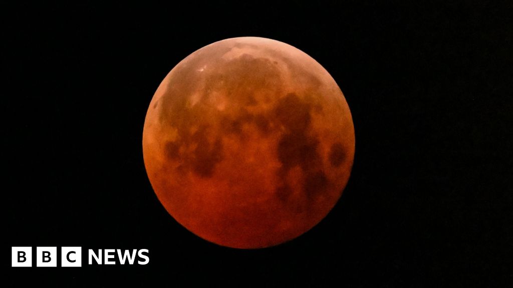 Blood Moon total lunar eclipse: How to see it in the UK – BBC