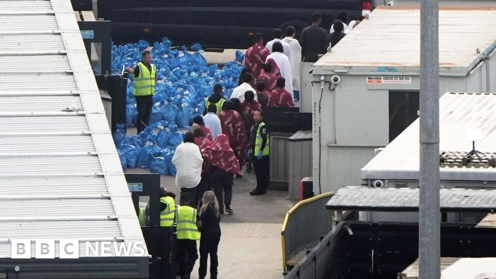 More than 1,000 migrants cross English Channel in a day