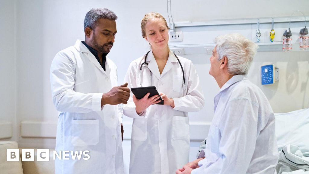 Physician associates should not diagnose patients, says review