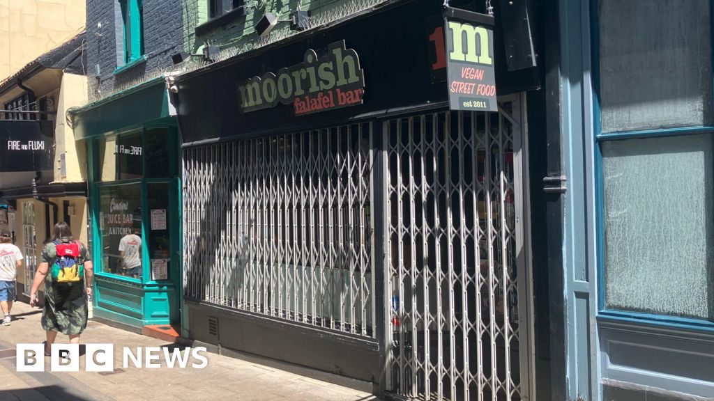 bbc.co.uk - Owen Sennitt - Inspectors close food outlet in Norwich after listeria outbreak