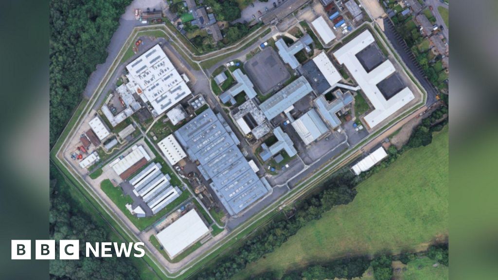 Prison officer jailed for having sex with inmate