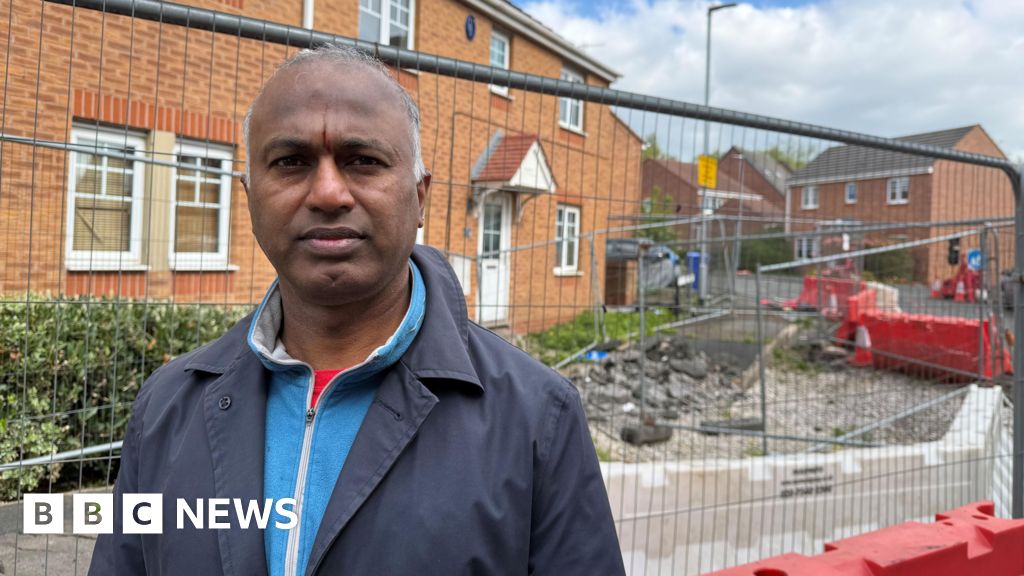 bbc.co.uk - Richard Price - Houses 'worth nothing' on sinkhole-blocked Stoke-on-Trent road
