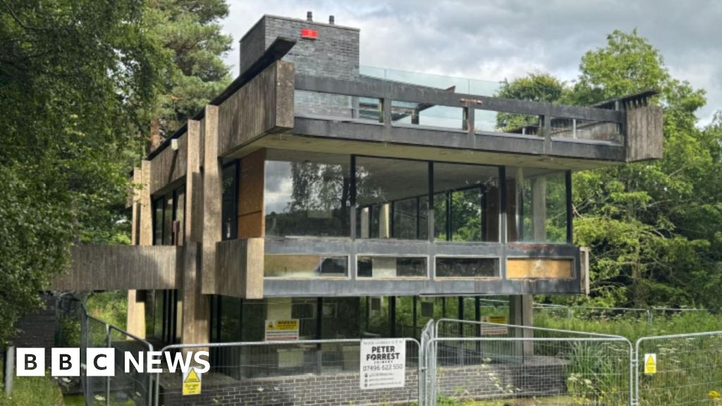 A-listed brutalist studio up for sale at £18,000