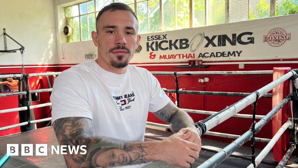 Romanian kickboxer prepares for world title fight at Thurrock gym