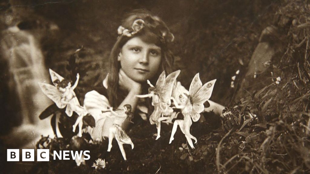 Cottingley Fairies Hoax Photos Auctioned Lincolnshire