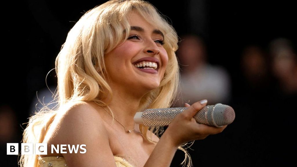 MTV delays VMAs to avoid clash with US debate