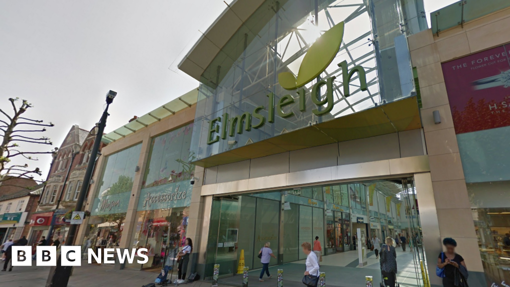 Surrey: Man ‘exposes himself’ to boys in shopping centre