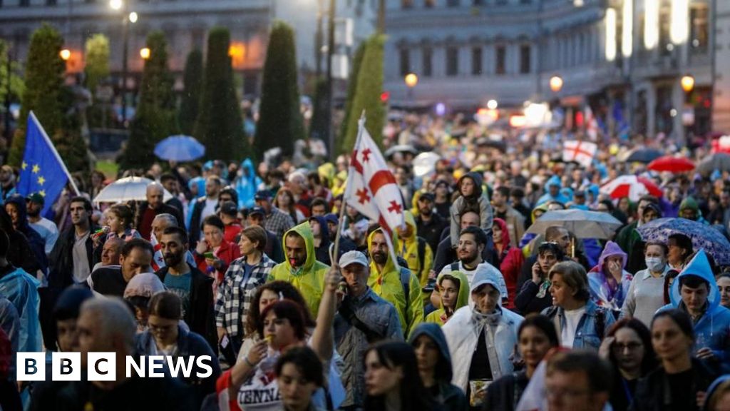 Грузија: Хиљаде људи демонстрира против закона о „страном утицају“.