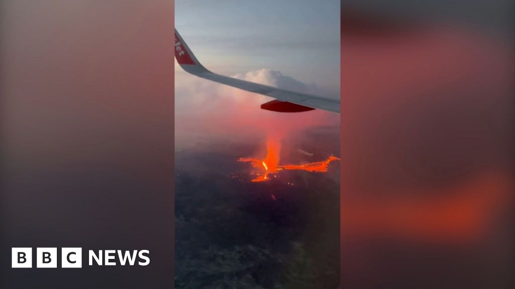 Plane passengers film Iceland volcano lava from above