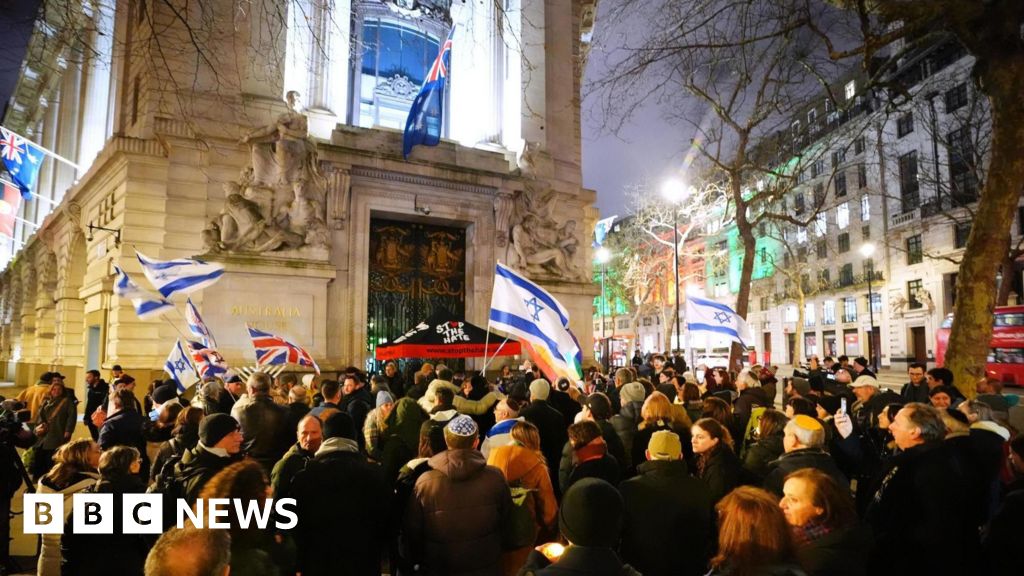 UK events remember Bondi victims as police step up security in Jewish communities