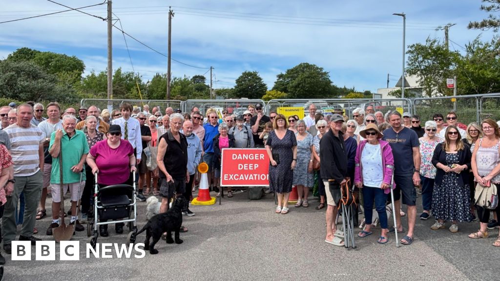 Solution for Troon mineshaft hole could 'take time'