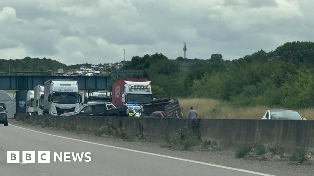 Multiple Major Highway Accidents Cause Extensive Traffic Delays UK, US