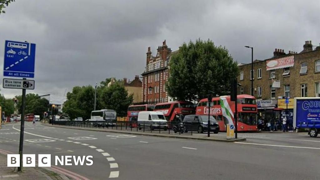Man arrested after cyclist dies in Southwark crash