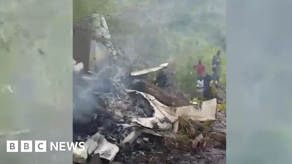 Plane crash in South Sudan kills all 15 on board