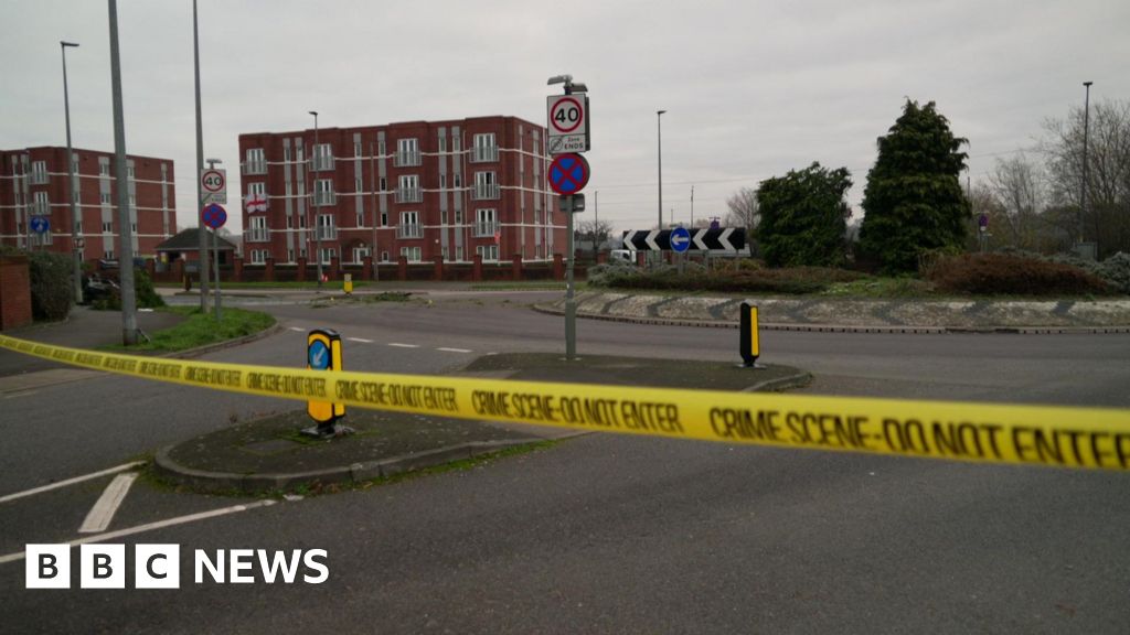 One dead and one seriously injured in Salford crash | Manchester News One dead and one seriously injured in Salford crash | Manchester News