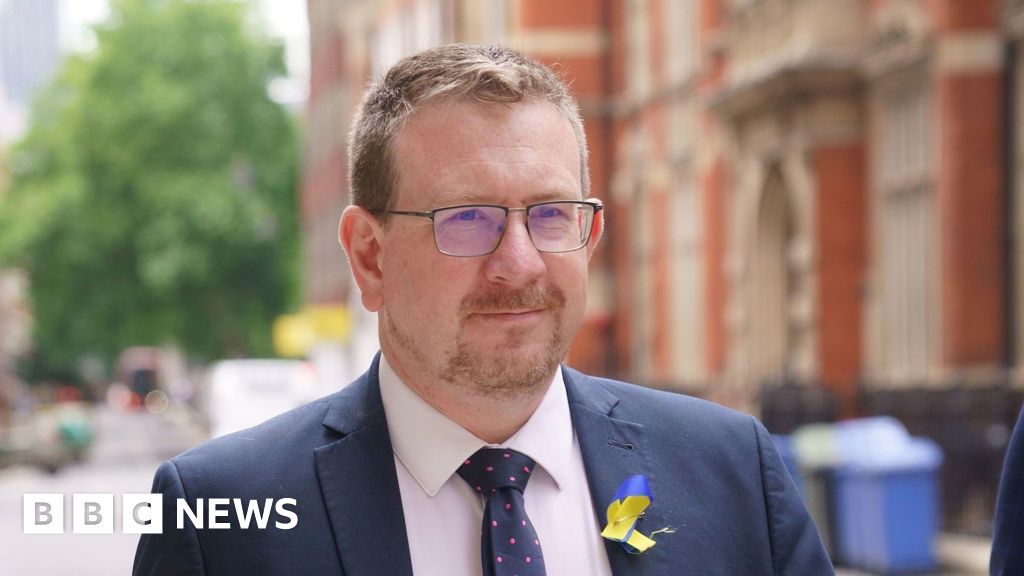 استقالة وزير العمل السابق تفتح المجال لعودة أندي بيرنهام إلى البرلمان