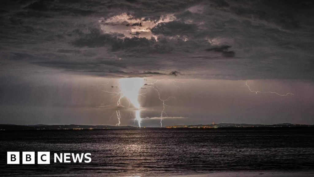 Thunderstorms leave tens of thousands of people without electricity