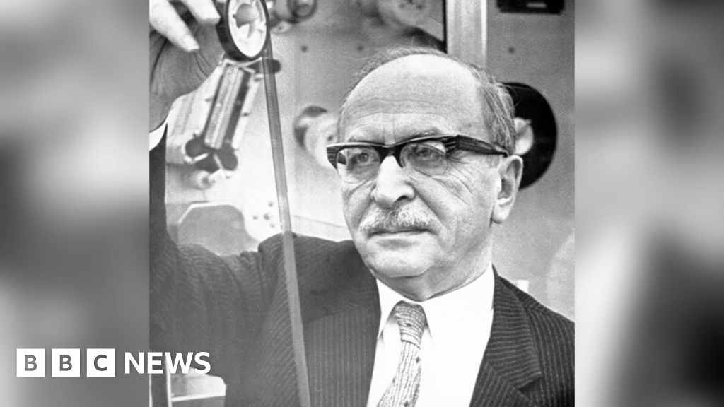 bbc.co.uk - Richard Williams - How the hologram came to be invented in Rugby - BBC News