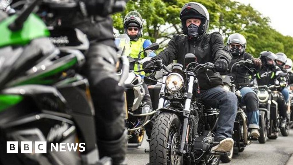 Hundreds of Bikers Join Isle of Man TT 2025 Legacy Lap Tribute