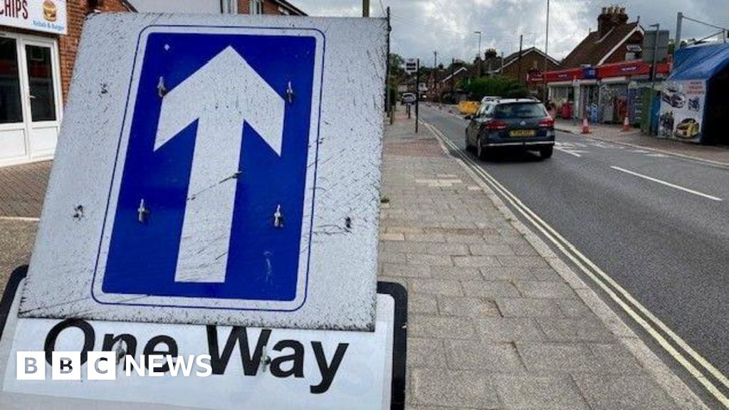 Lowford businesses say gas work one-way system is harming trade