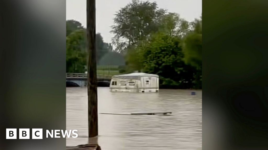 'Oh God, there it goes' - Campervan swept under bridge in Indiana floods thumbnail