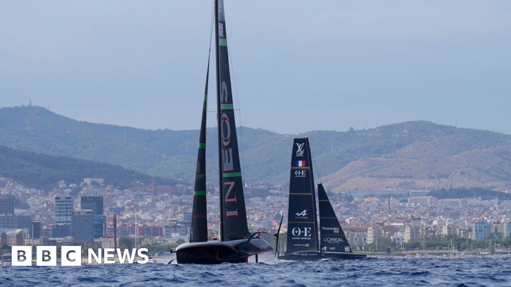 Sir Ben Ainslie robbed at knifepoint before race