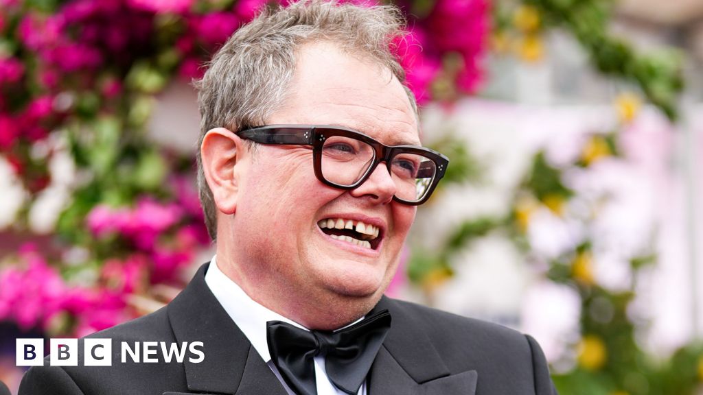 Unwanted items from Alan Carr's Ayton Castle castle go to auction