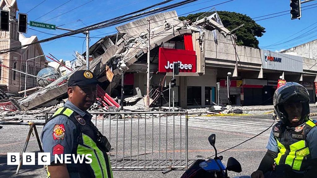 At least 32 dead after major earthquake strikes southern Philippines