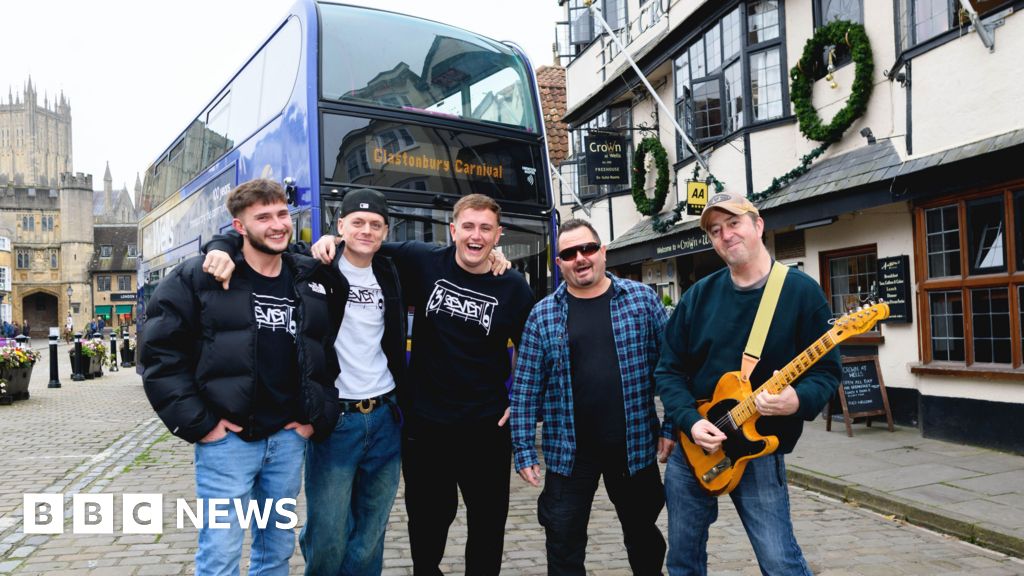 DJs to play set on 'cult' bus route