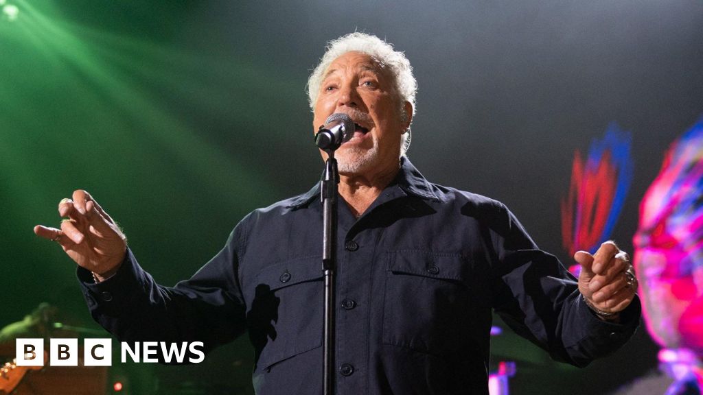 Sir Tom Jones at Chepstow Racecourse – what you need to know