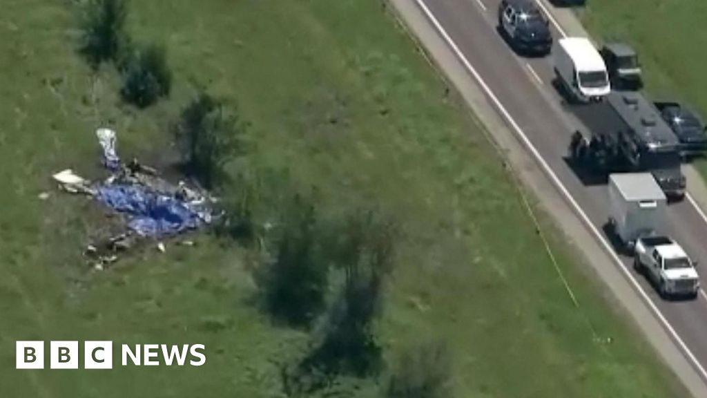 'They didn't have time to jump' - Witnesses recall skydiving plane crash