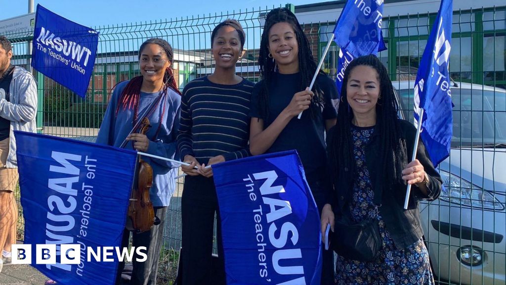 Famous classical music family Kanneh-Mason supports school strike