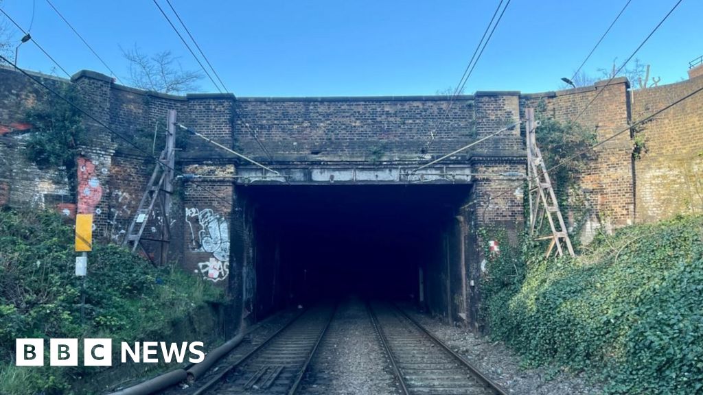 London Overground and train disruption as Hackney bridge is replaced