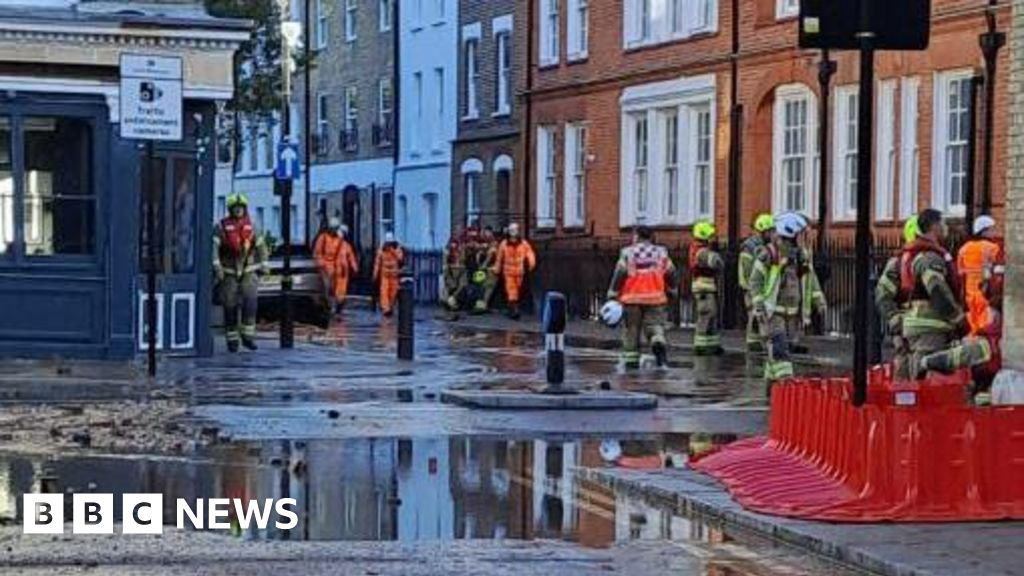 Residents evacuated as burst pipe floods street