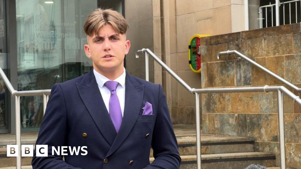 Reform council leader survives no confidence vote