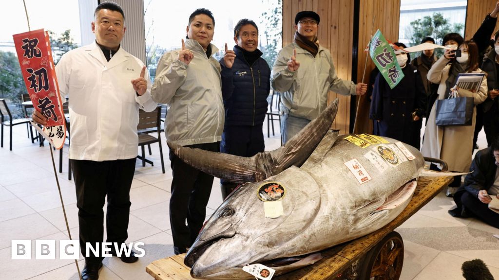 Tuna seukuran sepeda motor dijual kepada pemilik restoran sushi Tokyo seharga .3 juta