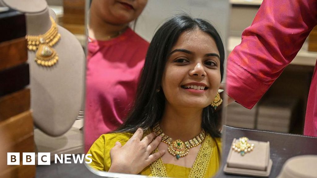 bbc.co.uk - Soutik Biswas and Nikhil Inamdar - Indian economy: Why Modi wants Indians to buy less gold and travel less