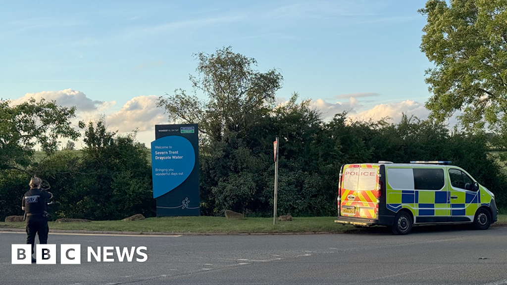 Emergency Services Search Missing Man Fallen from Boat at Draycote Water Near Rugby