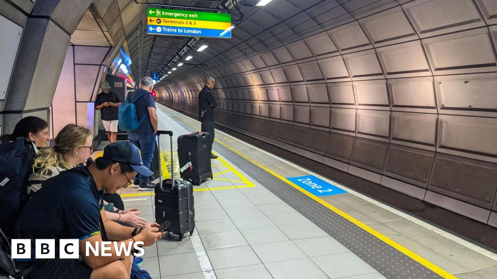 'Major' delays to Heathrow trains as pipe bursts