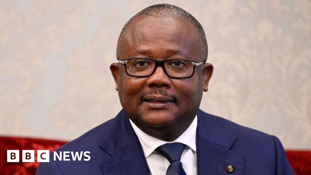 De afgezette president van Guinee-Bissau, Umaro Sissoco Embaló, vlucht naar Senegal