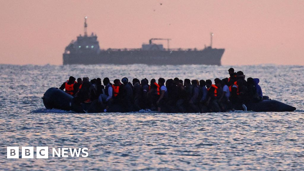 First migrant deported to France under 'one in one out' deal