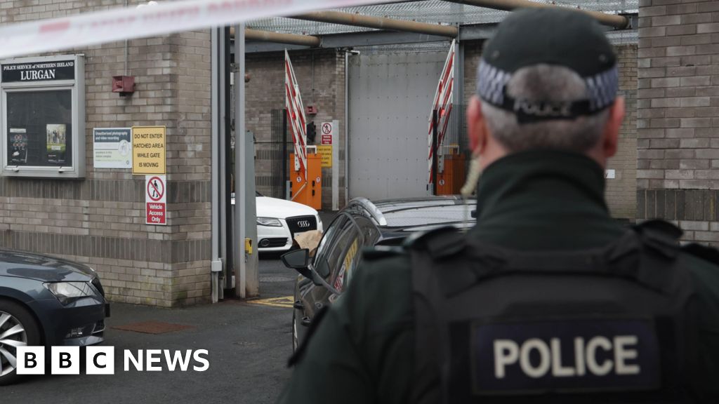 Delivery driver threatened at gunpoint to drive bomb to police station