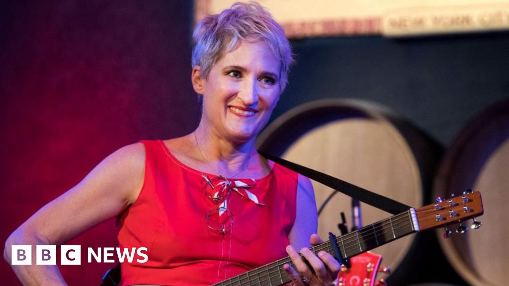 Jill Sobule: Ground-breaking musician dies in Minneapolis house fire