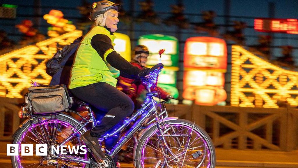 Cyclists get preview of Blackpool Illuminations