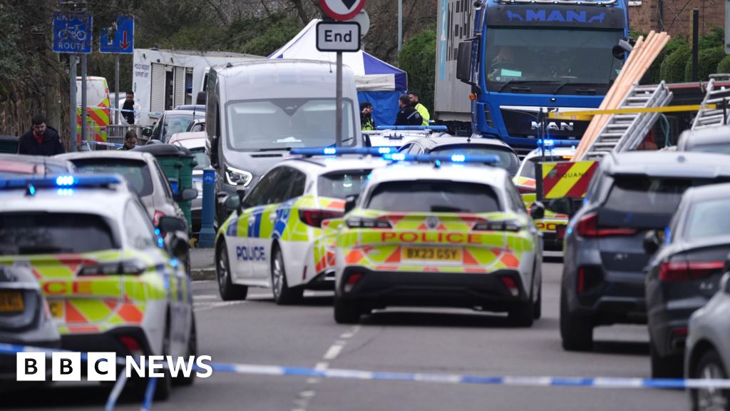 Man stabbed near Birmingham primary school