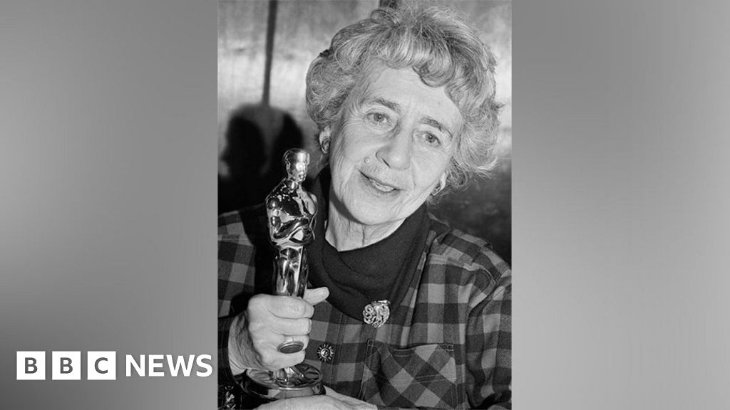 Croydon Dame Peggy Ashcroft Remembered With Blue Plaque BBC News