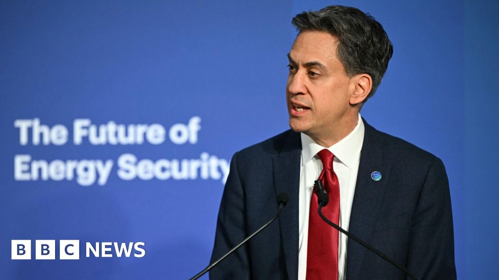 Ed Miliband 'considering' regional energy pricing
