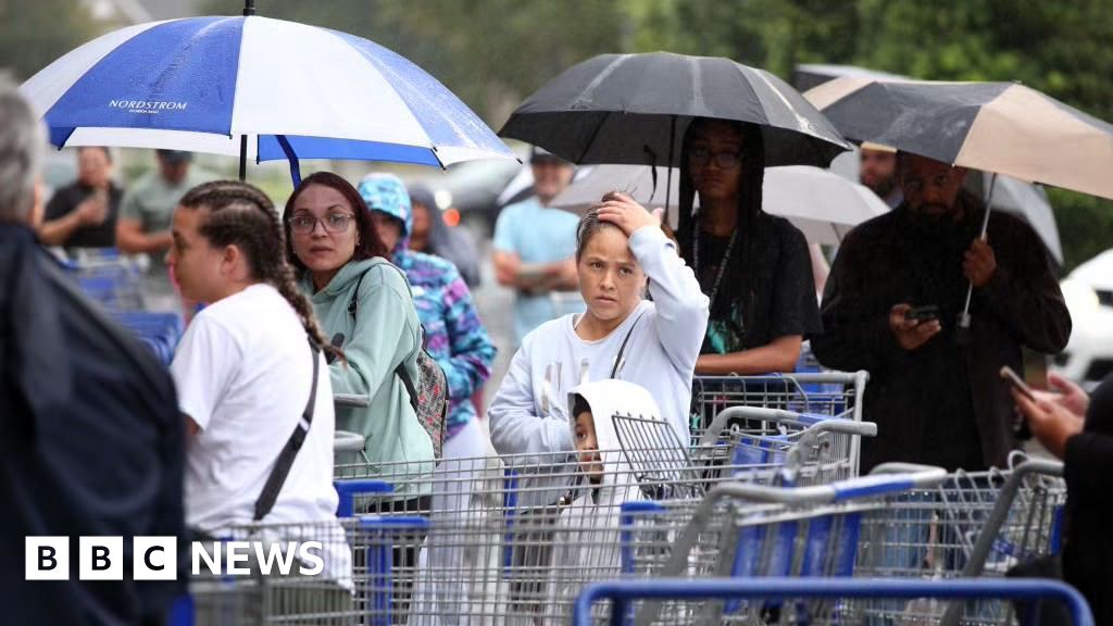 Floridians flee as 'destructive' Hurricane Milton nears