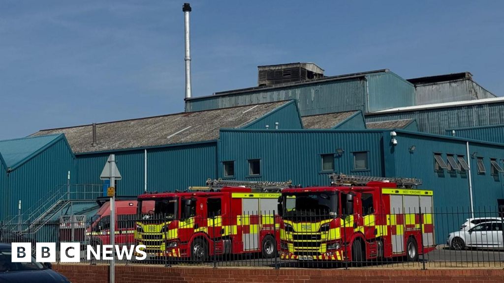 Major Fires Spur Evacuations in UK and US
