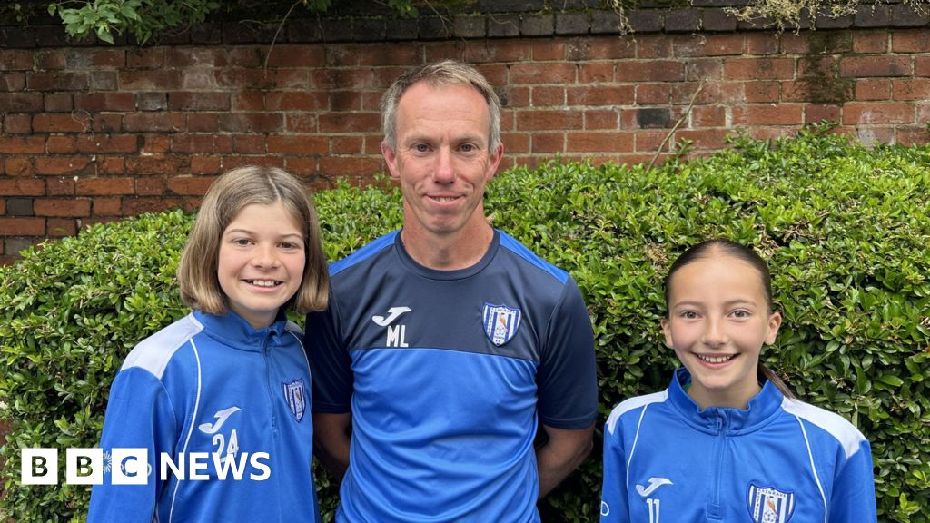 Kesgrave Kestrels FC sees boom in women and girls' teams - BBC News